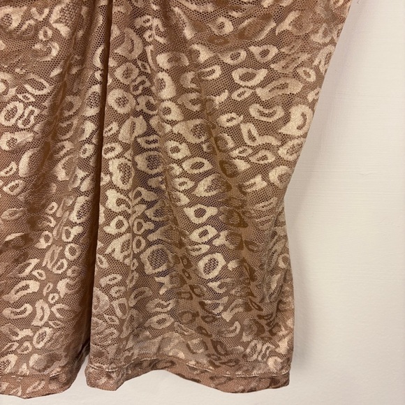 Ruby Ribbon Gold Lace Wireless Camisole Tank Top - Picture 4 of 6